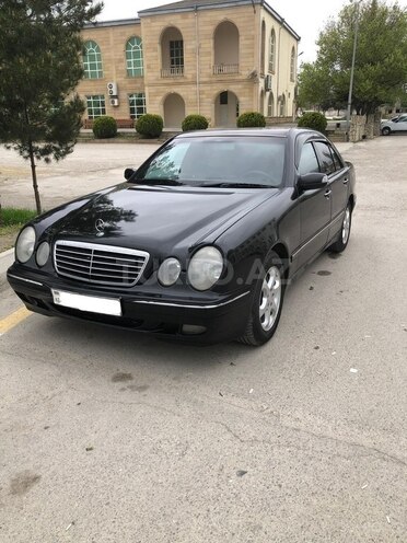 Mercedes E 220 2000, 373,000 km - 2.2 l - Şamaxı
