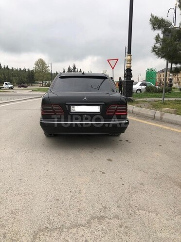 Mercedes E 220 2000, 373,000 km - 2.2 l - Şamaxı