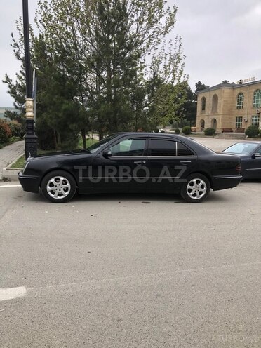 Mercedes E 220 2000, 373,000 km - 2.2 l - Şamaxı