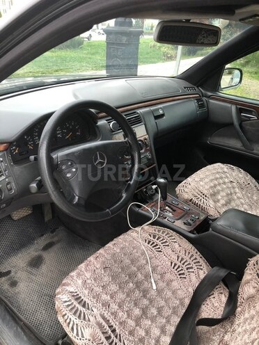 Mercedes E 220 2000, 373,000 km - 2.2 l - Şamaxı