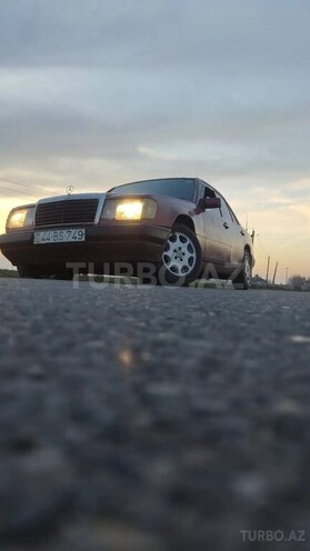 Mercedes E 200 1993, 400,000 km - 2.0 l - Masallı