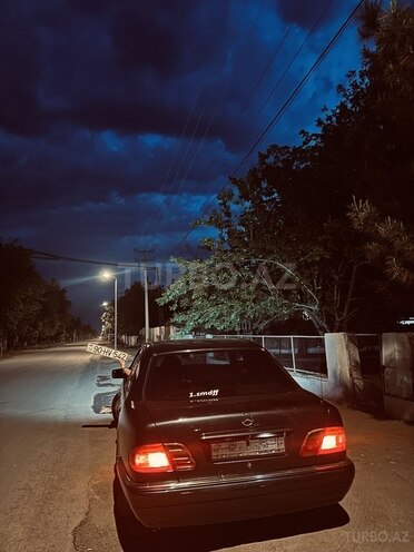 Mercedes E 230 1996, 373,000 km - 2.3 l - Salyan