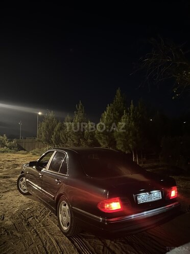 Mercedes E 230 1996, 373,000 km - 2.3 l - Salyan