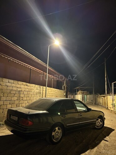 Mercedes E 230 1996, 373,000 km - 2.3 l - Salyan
