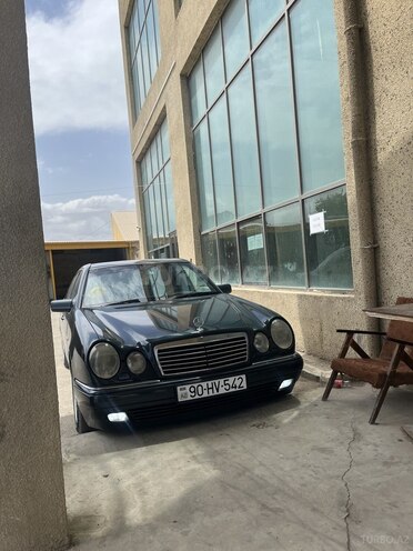Mercedes E 230 1996, 373,000 km - 2.3 l - Salyan