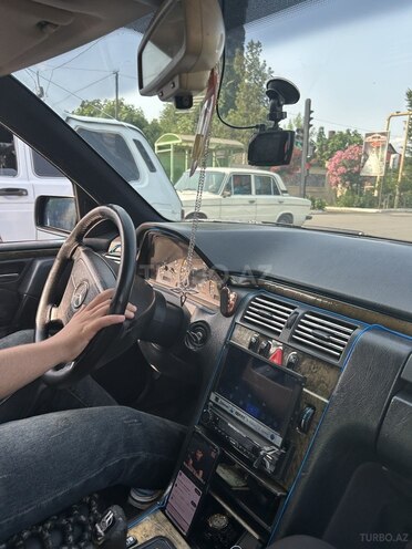Mercedes E 230 1996, 373,000 km - 2.3 l - Salyan