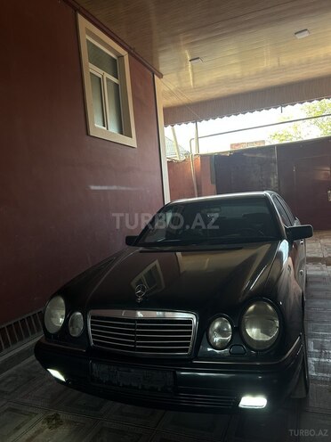 Mercedes E 230 1996, 373,000 km - 2.3 l - Salyan