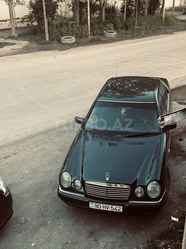 Mercedes E 230 1996, 373,000 km - 2.3 l - Salyan