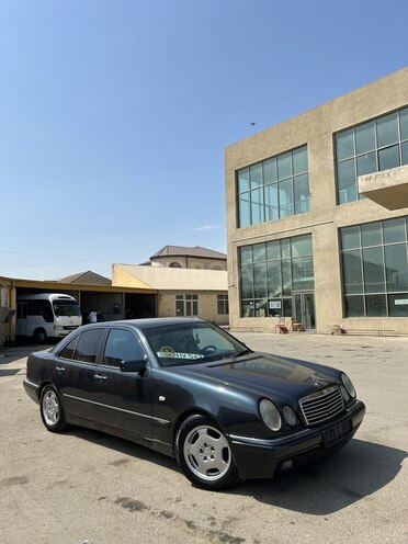 Mercedes E 230 1996, 373,000 km - 2.3 l - Salyan