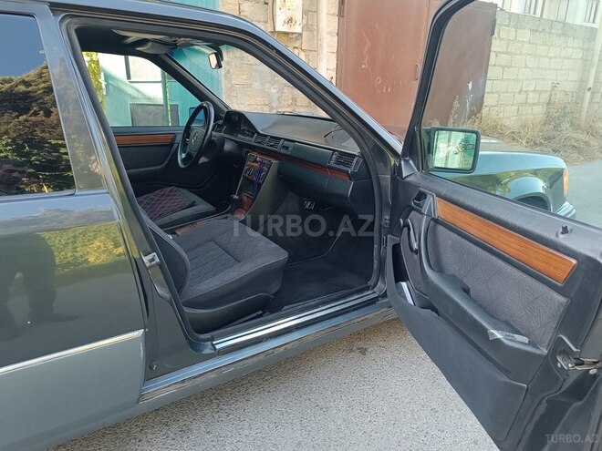 Mercedes E 220 1993, 462,000 km - 2.2 l - Bakı