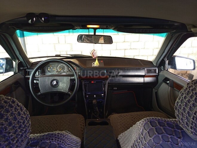 Mercedes E 260 1987, 111,000 km - 2.6 л - İmişli