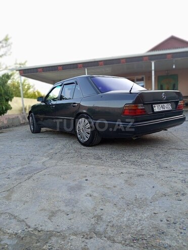 Mercedes E 260 1987, 111,000 km - 2.6 л - İmişli