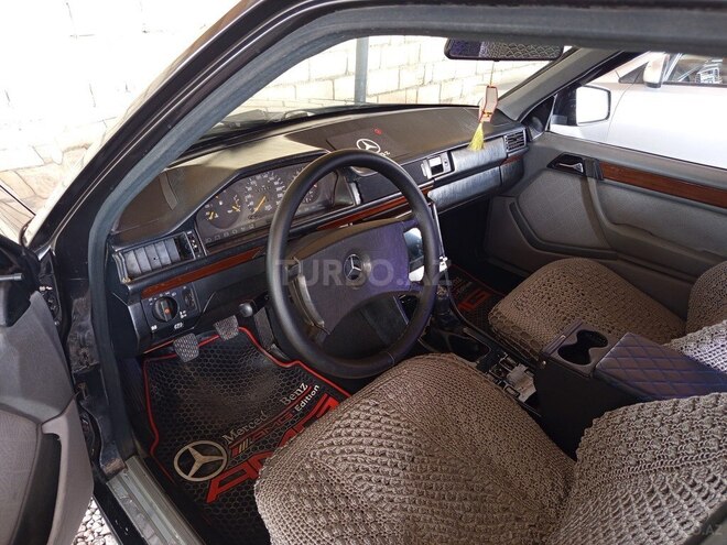 Mercedes E 260 1987, 111,000 km - 2.6 л - İmişli