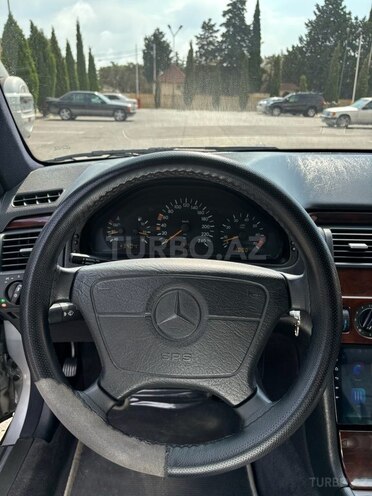 Mercedes E 230 1996, 405,000 km - 2.3 l - Bakı