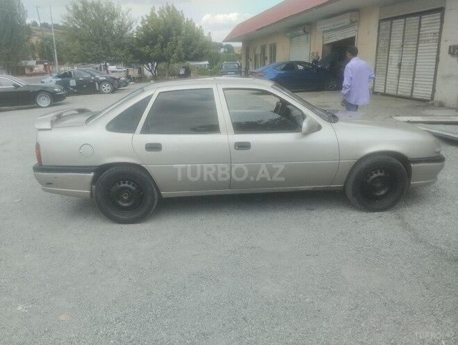 Opel Vectra 1992, 258,000 km - 1.6 l - İsmayıllı