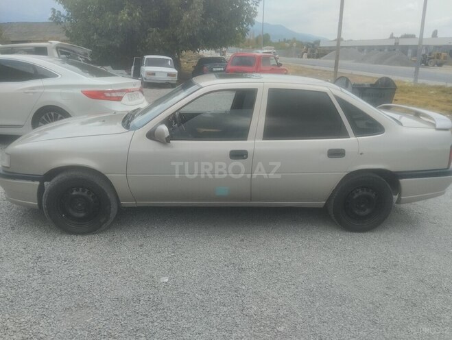 Opel Vectra 1992, 258,000 km - 1.6 l - İsmayıllı