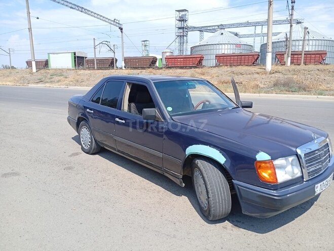 Mercedes E 230 1987, 250,000 km - 2.5 l - Gəncə