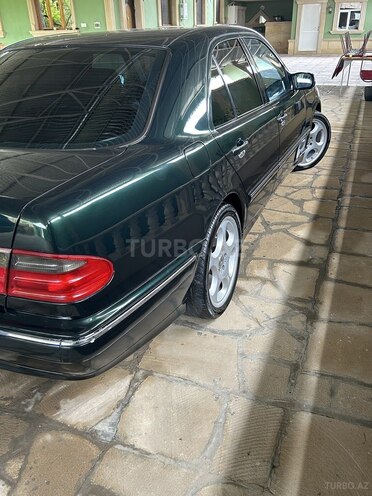 Mercedes E 240 2001, 391,413 km - 2.4 l - Bakı