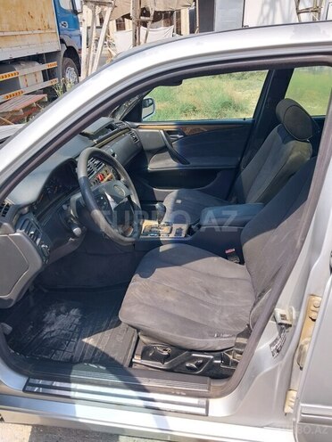 Mercedes E 220 2000, 321,147 km - 2.2 л - Bakı