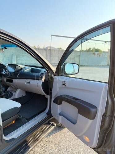 Mitsubishi L200 2011, 166,000 km - 2.5 l - Bakı