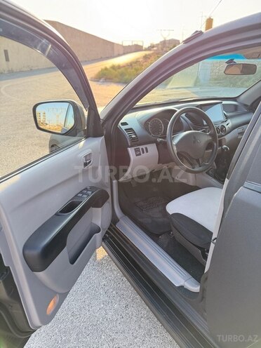 Mitsubishi L200 2011, 166,000 km - 2.5 l - Bakı