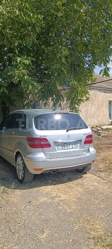 Mercedes B 180 2010, 121,000 km - 1.7 л - Naxçıvan