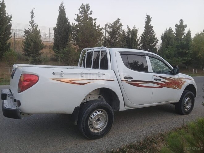 Mitsubishi L200 2011, 410,000 km - 2.5 l - Bakı