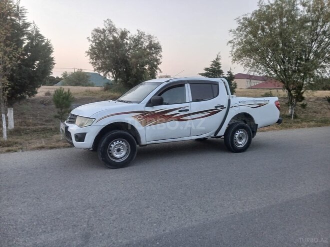 Mitsubishi L200 2011, 410,000 km - 2.5 l - Bakı