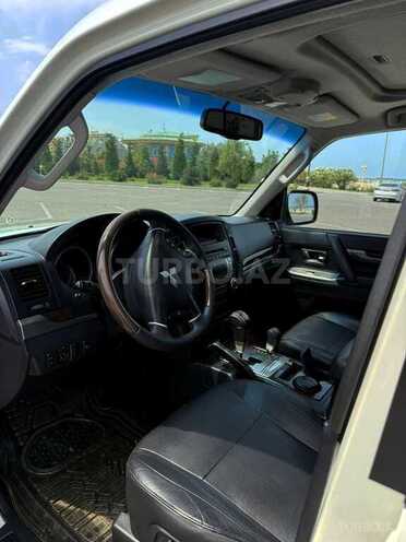 Mitsubishi Pajero 2011, 335,718 km - 3.5 л - Bakı