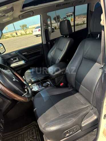 Mitsubishi Pajero 2011, 335,718 km - 3.5 л - Bakı