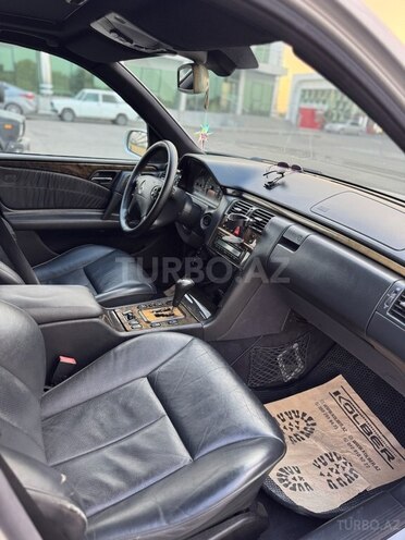 Mercedes E 240 2000, 380,000 km - 2.4 l - Beyləqan