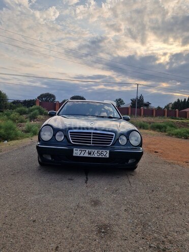 Mercedes E 270 1999, 418,000 km - 2.7 l - Masallı