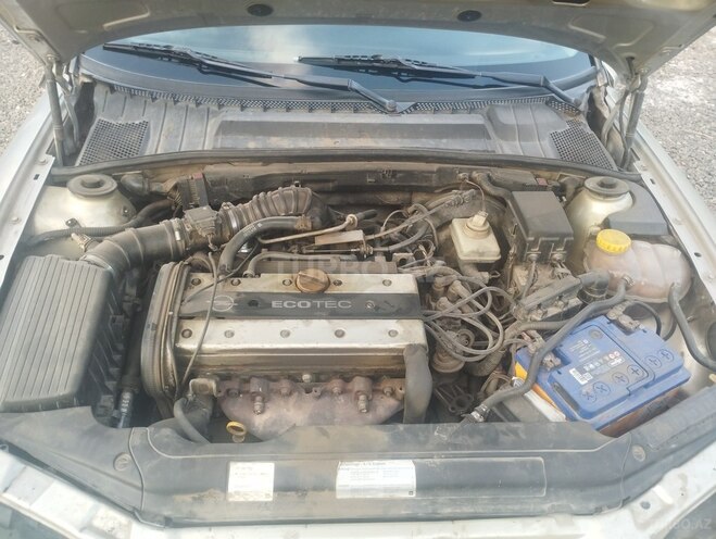 Opel Vectra 1999, 200,000 km - 2.0 l - Qazax