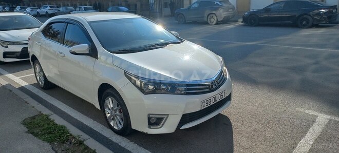 Toyota Corolla 2013, 212,000 km - 2.0 l - Salyan