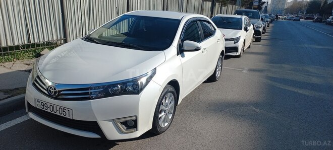 Toyota Corolla 2013, 212,000 km - 2.0 l - Salyan