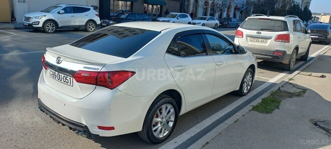 Toyota Corolla 2013, 212,000 km - 2.0 l - Salyan