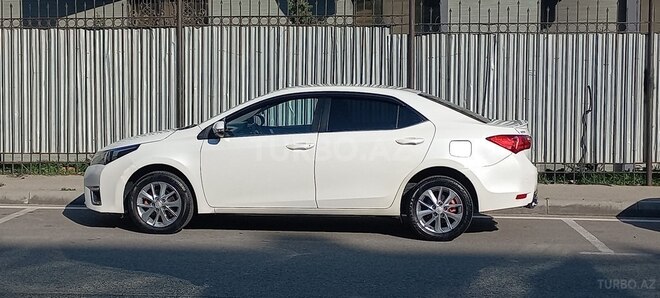 Toyota Corolla 2013, 212,000 km - 2.0 l - Salyan