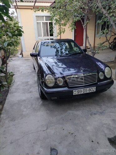 Mercedes E 220 1997, 215,486 km - 2.2 l - Bakı