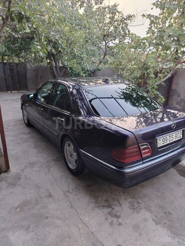 Mercedes E 220 1997, 215,486 km - 2.2 l - Bakı