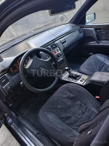 Mercedes E 220 1997, 215,486 km - 2.2 l - Bakı