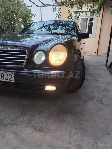 Mercedes E 220 1997, 215,486 km - 2.2 l - Bakı
