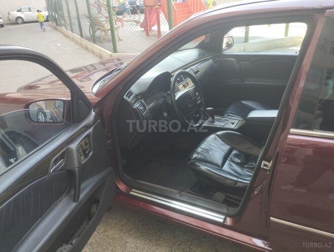 Mercedes E 250 1996, 123,456 km - 2.5 l - Bakı