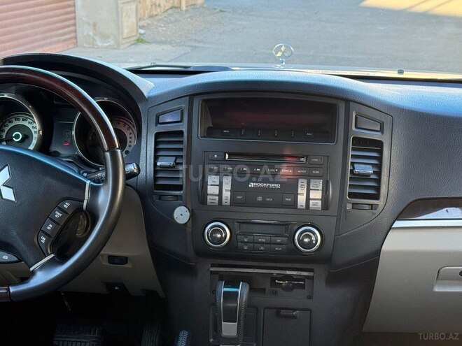 Mitsubishi Pajero 2010, 179,000 km - 3.5 л - Bakı