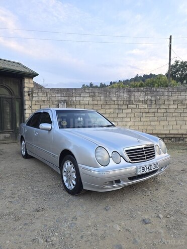 Mercedes E 220 1999, 494,000 km - 2.2 l - Astara