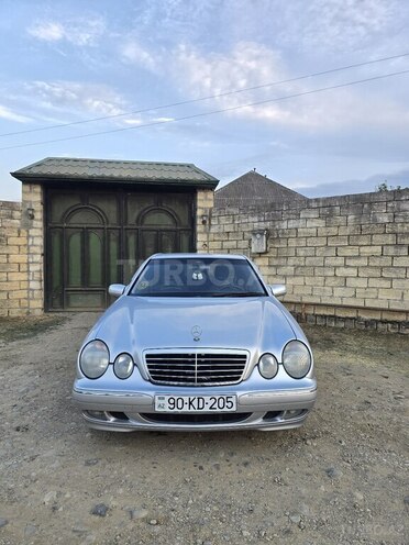Mercedes E 220 1999, 494,000 km - 2.2 l - Astara