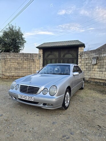 Mercedes E 220 1999, 494,000 km - 2.2 l - Astara