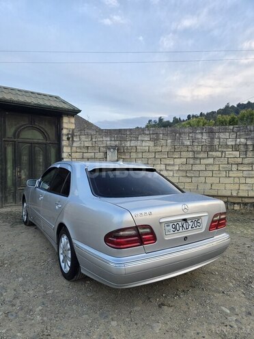 Mercedes E 220 1999, 494,000 km - 2.2 l - Astara