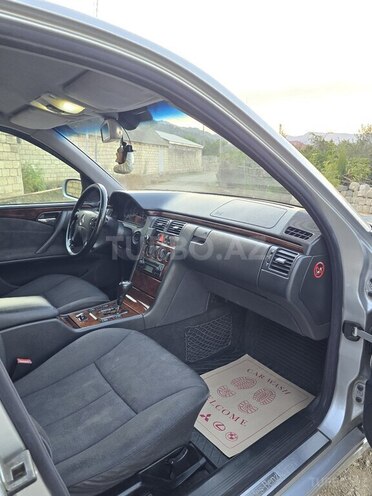 Mercedes E 220 1999, 494,000 km - 2.2 l - Astara