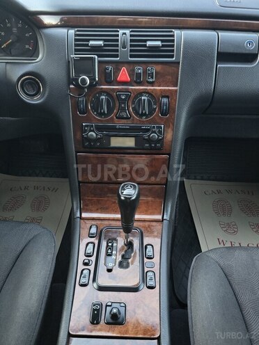 Mercedes E 220 1999, 494,000 km - 2.2 l - Astara