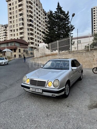 Mercedes E 240 1999, 450,000 km - 2.4 l - Bakı